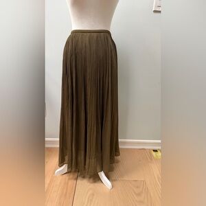 UNIQLO green pleated maxi skirt